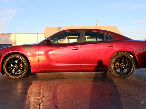 Used 2018 Dodge Charger SXT Plus w/ Blacktop Package image 9