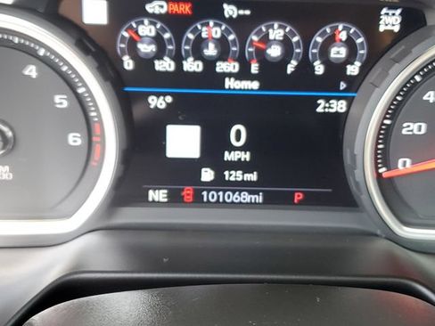 Used 2021 Chevrolet Suburban High Country AWD/4WD image 15
