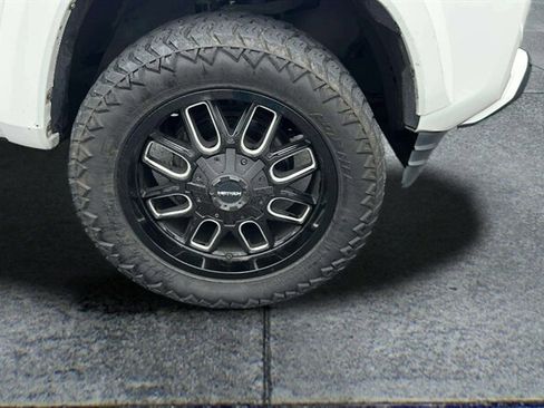 Used 2016 Toyota Tacoma SR5 w/ SR5 Appearance Package (SN) RWD image 26