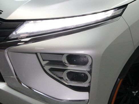 Used 2023 Mitsubishi Eclipse Cross LE image 2