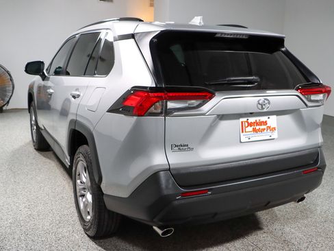 Used 2022 Toyota RAV4 XLE FWD image 9