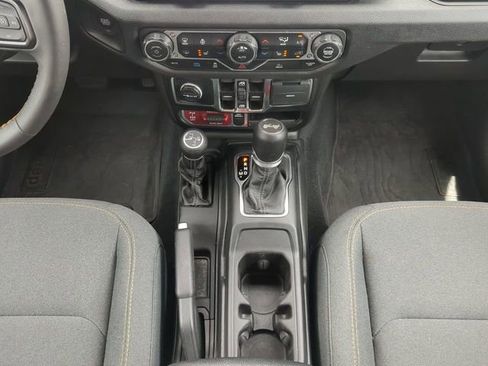 Used 2024 Jeep Wrangler Unlimited AWD/4WD image 20