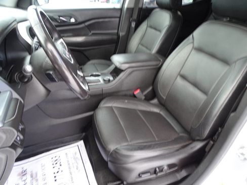 Used 2018 GMC Acadia SLT image 2