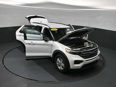 Used 2023 Ford Explorer XLT AWD/4WD image 55