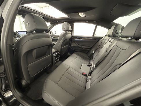 Used 2023 BMW 530e xDrive w/ Premium Package image 35