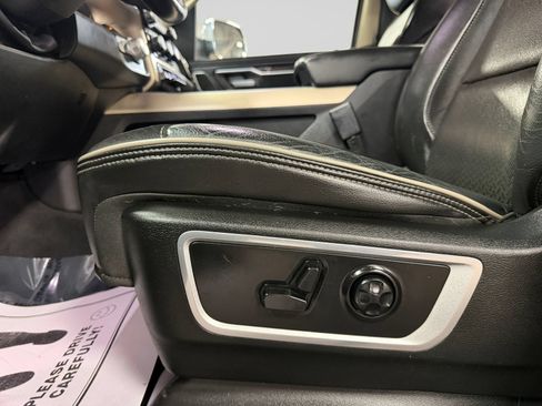 Used 2019 RAM 1500 Laramie AWD/4WD image 38