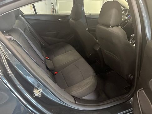 Used 2017 Chevrolet Cruze LT w/ Convenience Package FWD image 12