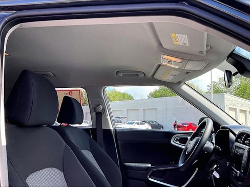 Used 2025 Kia Soul LX w/ LX Technology Package FWD image 23