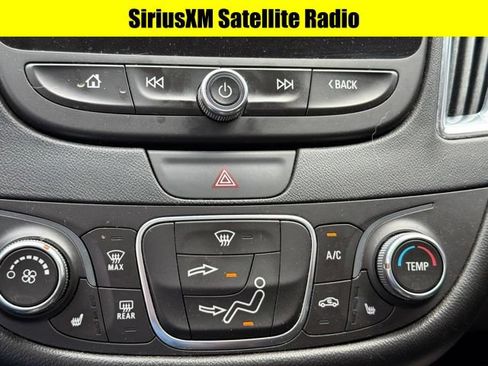 Used 2018 Chevrolet Malibu LT w/ Leather Package FWD image 13