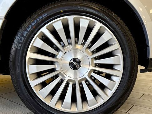 Used 2017 Lincoln Navigator L Reserve image 20