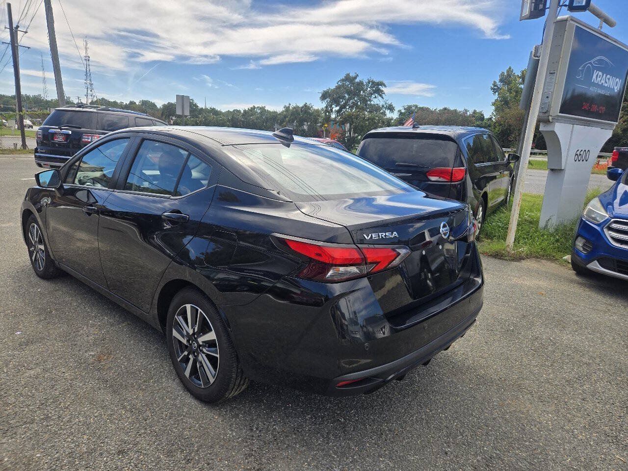 Used 2021 Nissan Versa SV FWD image 10