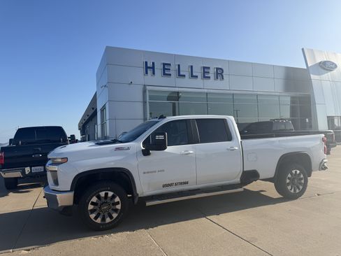 Used 2022 Chevrolet Silverado 3500 LT AWD/4WD image 3