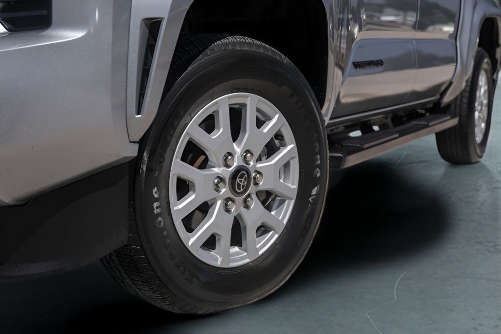 Used 2024 Toyota Tacoma SR5 AWD/4WD image 4