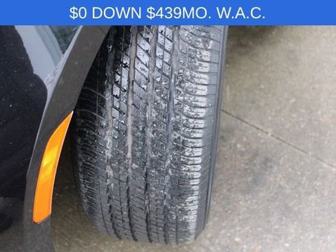 Used 2023 Chrysler Pacifica Touring-L image 12