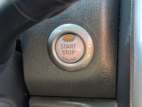 Used 2014 Nissan Versa Note SV w/ SL Package FWD image 29