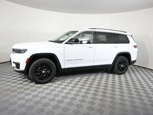 Used 2023 Jeep Grand Cherokee L Limited w/ Luxury Tech Group II AWD/4WD image 2
