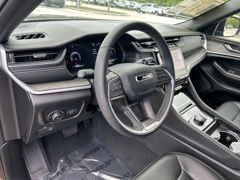 Used 2024 Jeep Grand Cherokee L Limited RWD image 22