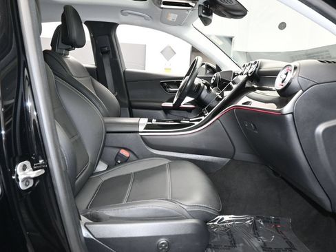 Used 2025 Mercedes-Benz GLC 300 4MATIC image 45
