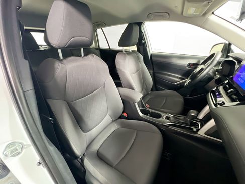 Used 2024 Toyota Corolla Cross LE image 31