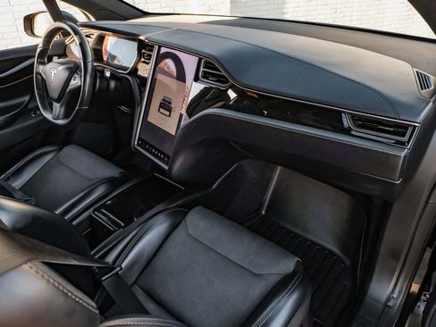 Used 2018 Tesla Model X 75D image 10