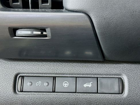 Used 2023 Nissan Pathfinder SL w/ SL Premium Package AWD/4WD image 17