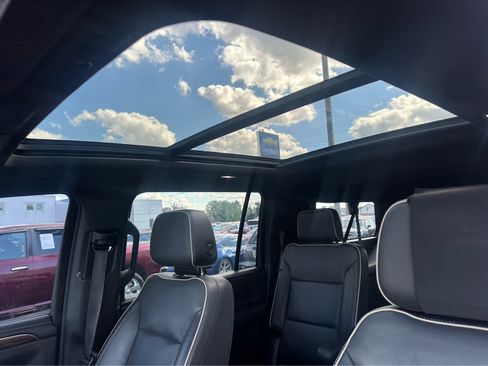 Used 2021 Chevrolet Suburban Premier w/ Premium Package AWD/4WD image 11