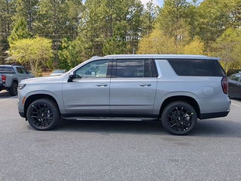 New 2026 Chevrolet Suburban LS AWD/4WD image 9
