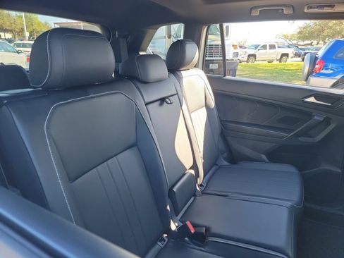 Used 2023 Volkswagen Tiguan SE R-Line image 17