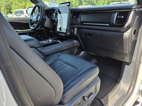 Used 2024 Ford Expedition Platinum RWD image 21