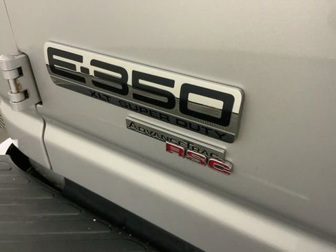 Used 2010 Ford E-350 and Econoline 350 XLT RWD image 13