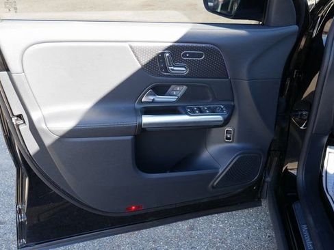 Used 2025 Mercedes-Benz GLA 250 4MATIC image 13
