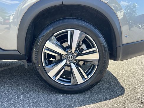Certified 2026 Nissan Rogue SL AWD/4WD image 25