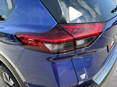 Used 2023 Nissan Rogue SV FWD image 23