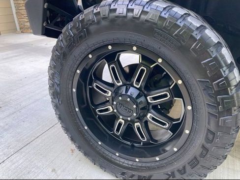 Used 2017 Jeep Wrangler Unlimited Sahara w/ Dual Top Group AWD/4WD image 10