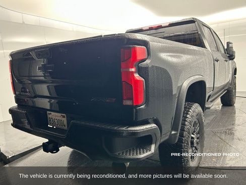 Used 2025 Chevrolet Silverado 2500 ZR2 w/ Technology Package image 6