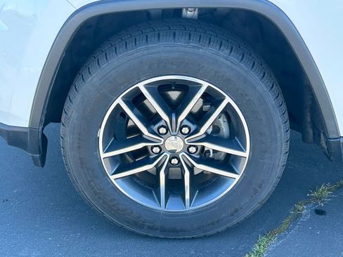 Used 2018 Jeep Grand Cherokee Limited AWD/4WD image 13