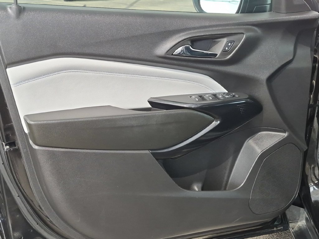 Used 2026 Chevrolet Trax LT FWD image 9