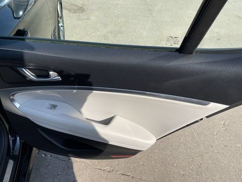Used 2025 Genesis G70 2.5T RWD image 14