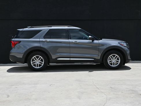Used 2025 Ford Explorer Active w/ Active Comfort Package RWD image 6