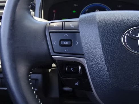 Used 2025 Toyota Camry SE FWD image 37