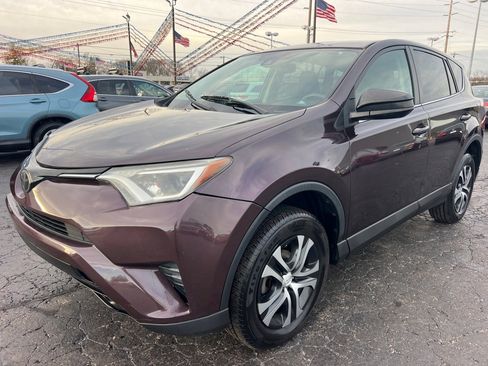 Used 2018 Toyota RAV4 LE image 3