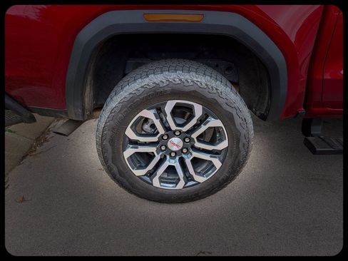 Used 2023 GMC Canyon AT4 image 3