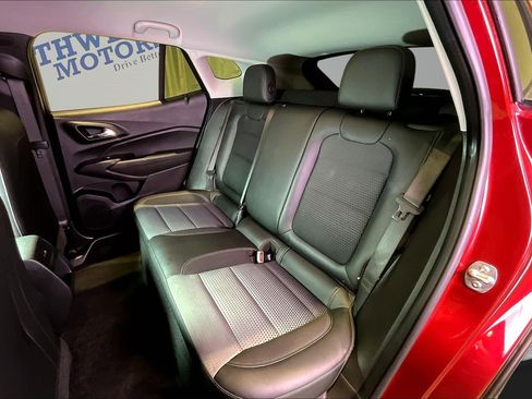 Used 2025 Chevrolet Trax LT FWD image 22