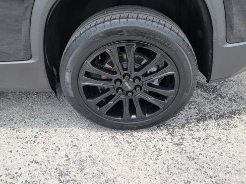 Used 2022 GMC Acadia SLT w/ Elevation Edition FWD image 15