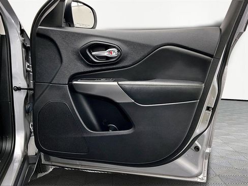 Used 2021 Jeep Cherokee Limited w/ Elite Package image 24