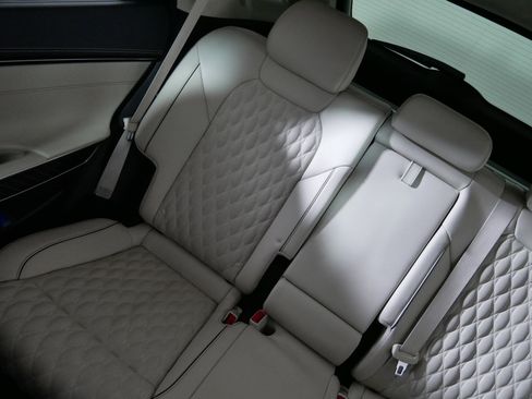 Used 2022 Genesis GV70 3.5T Sport w/ Sport Prestige Package image 12