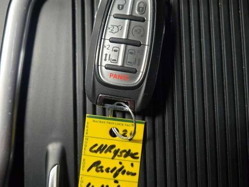 Used 2024 Chrysler Pacifica Touring-L image 24