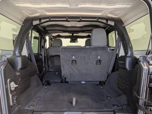 Used 2024 Jeep Wrangler Unlimited Rubicon AWD/4WD image 27