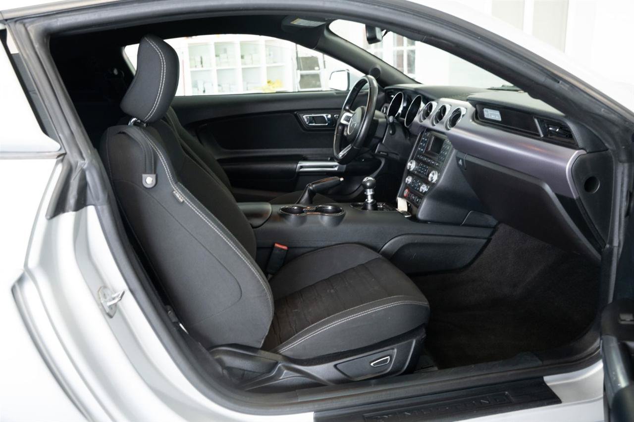Used 2017 Ford Mustang Coupe RWD image 19