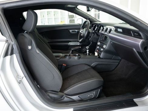 Used 2017 Ford Mustang Coupe RWD image 19